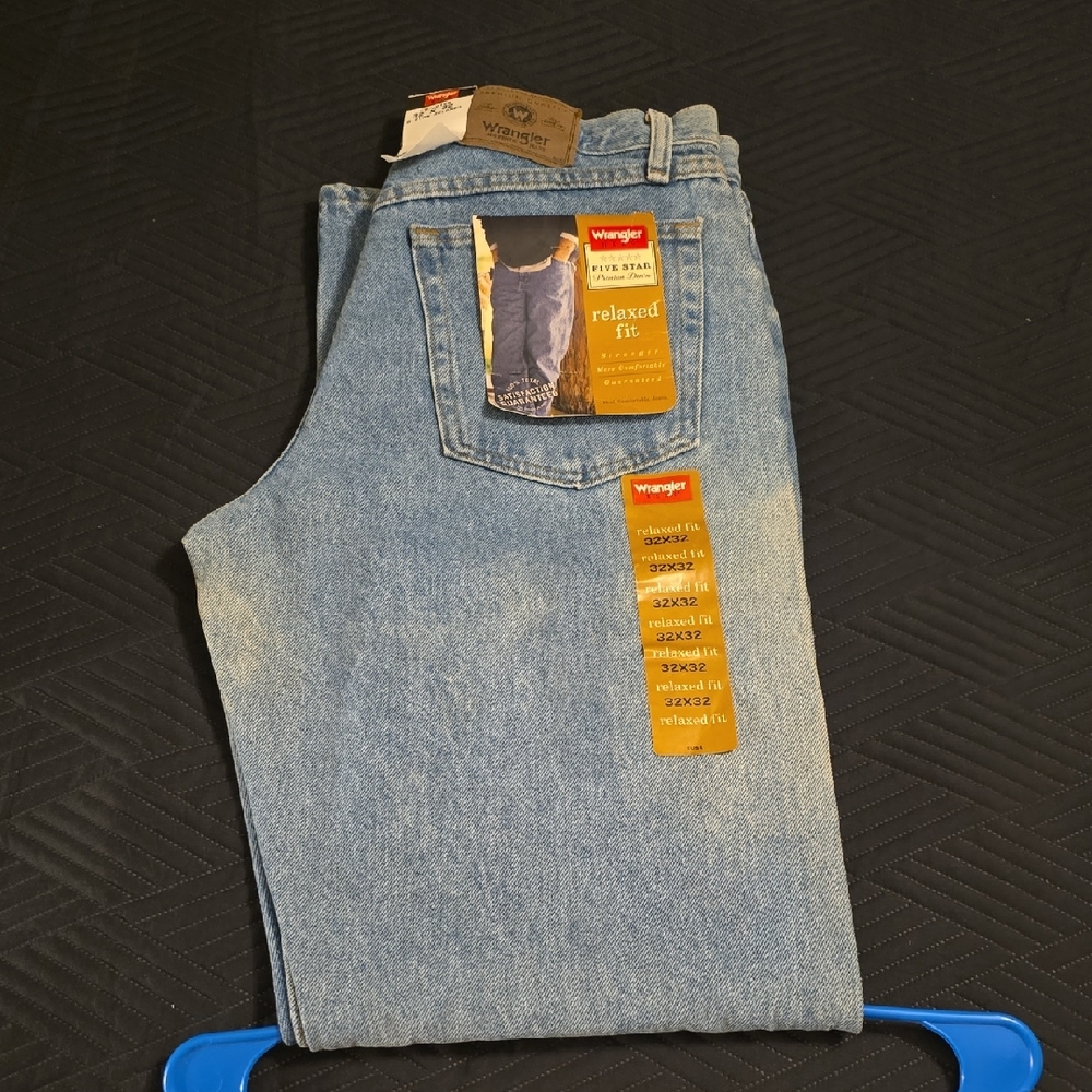 Wrangler Men's 5 Star Relaxed Fit Light Blue Jeans